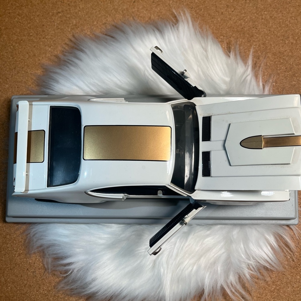 1969 Lincoln Oldsmobile Cutlass H/o 455 White W/ Gold 1:18 Scale ERTL